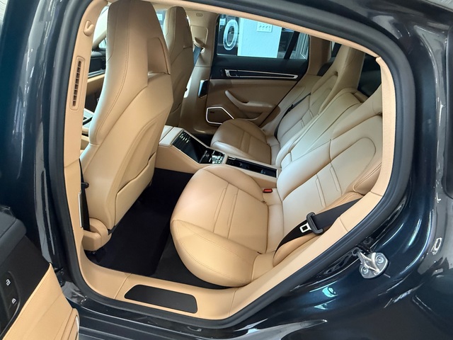 2023 Porsche Panamera 4