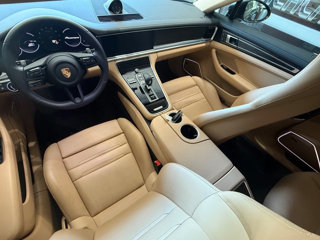2023 Porsche Panamera 4