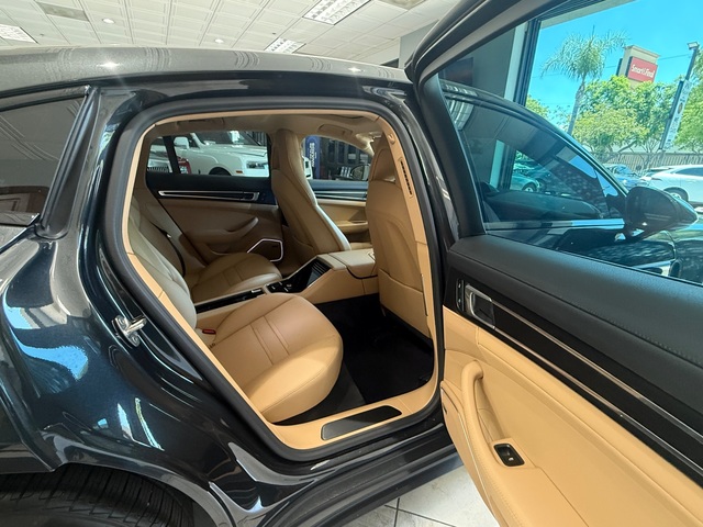 2023 Porsche Panamera 4