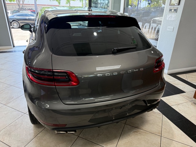 2016 Porsche Macan Turbo