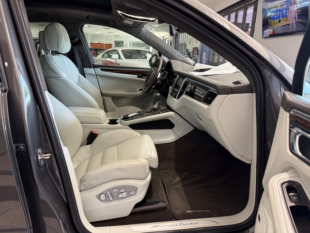 2016 Porsche Macan Turbo