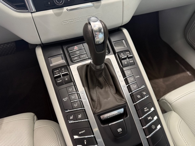 2016 Porsche Macan Turbo