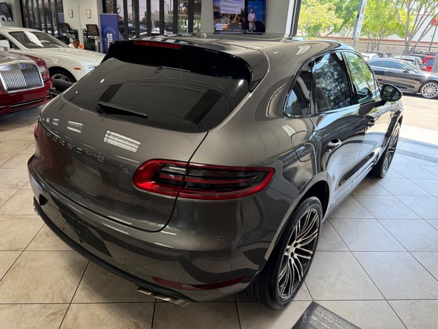 2016 Porsche Macan Turbo