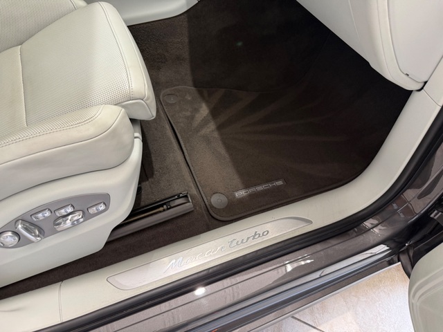 2016 Porsche Macan Turbo