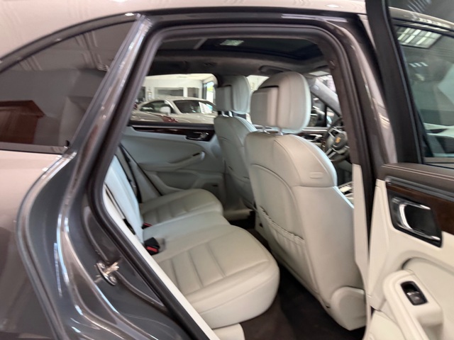 2016 Porsche Macan Turbo