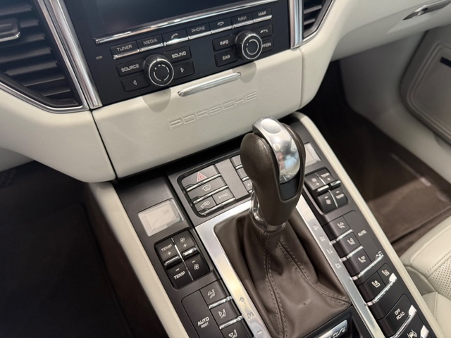 2016 Porsche Macan Turbo