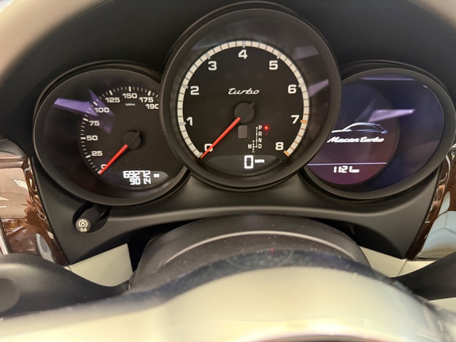 2016 Porsche Macan Turbo