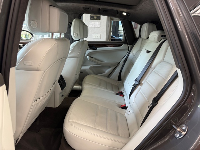 2016 Porsche Macan Turbo