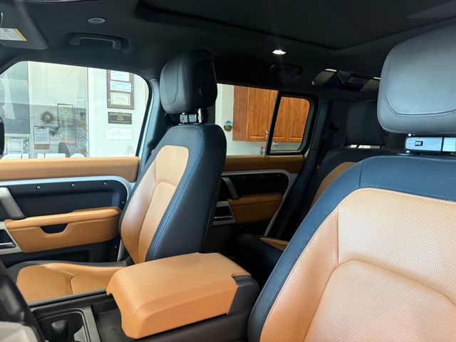 2024 Land Rover Defender 110 P400 X-Dynamic SE