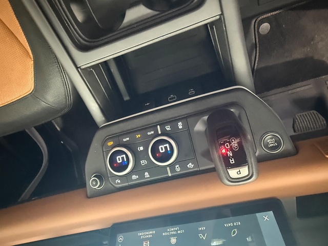 2024 Land Rover Defender 110 P400 X-Dynamic SE