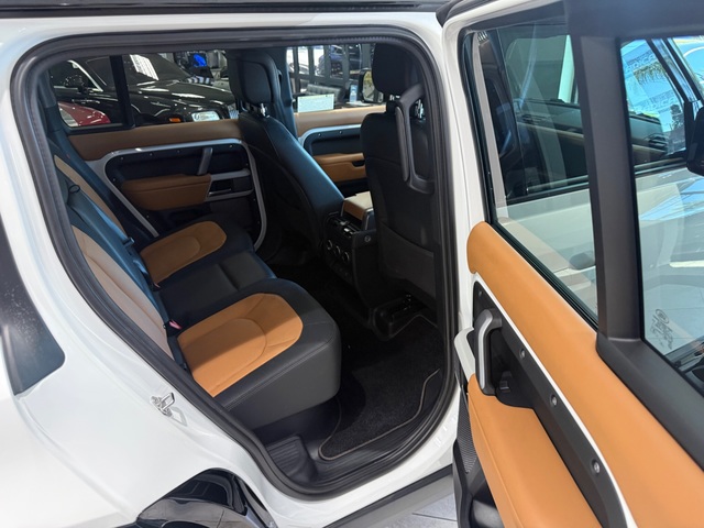 2024 Land Rover Defender 110 P400 X-Dynamic SE