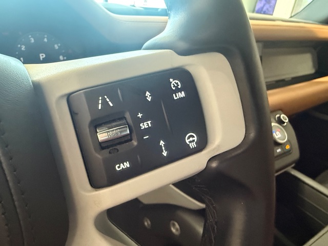 2024 Land Rover Defender 110 P400 X-Dynamic SE