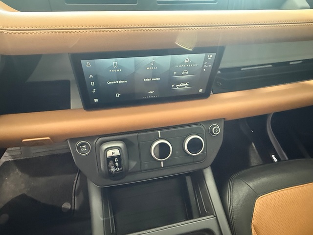 2024 Land Rover Defender 110 P400 X-Dynamic SE