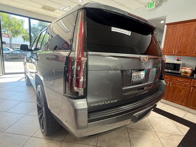 2019 Cadillac Escalade Platinum