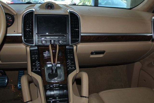 2013 Porsche Cayenne GTS