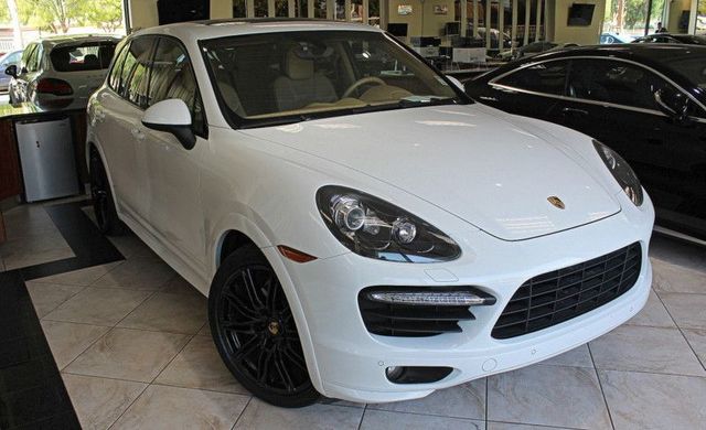 2013 Porsche Cayenne GTS