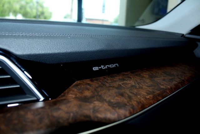 2019 Audi e-tron Premium Plus