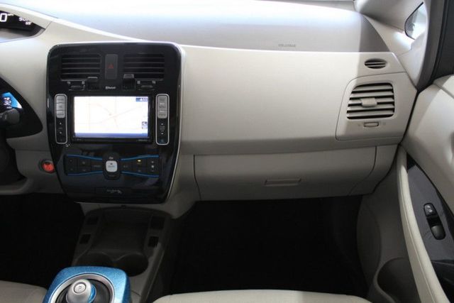2011 Nissan LEAF SV