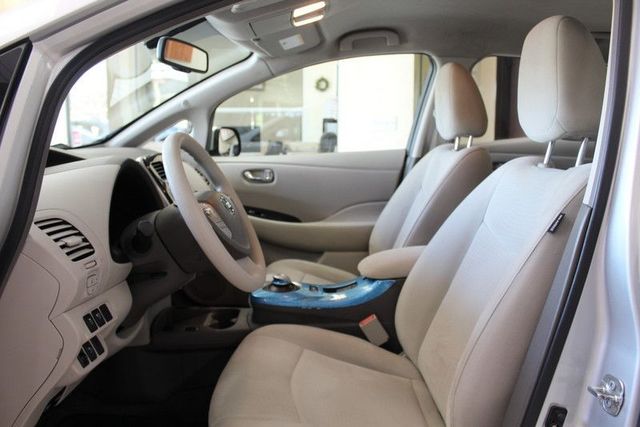 2011 Nissan LEAF SV