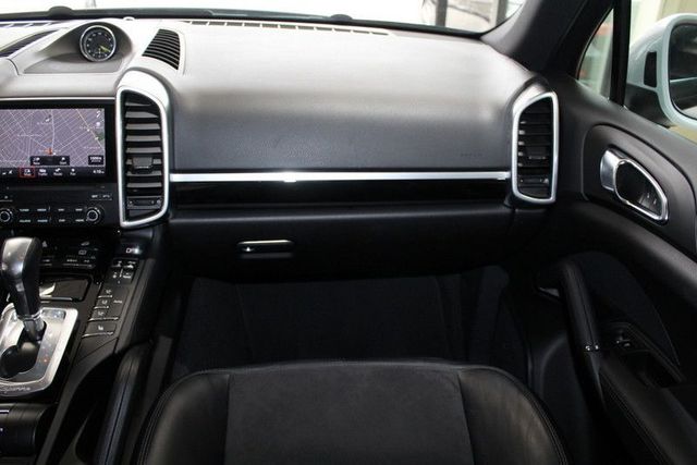 2017 Porsche Cayenne S E-Hybrid Platinum Edition