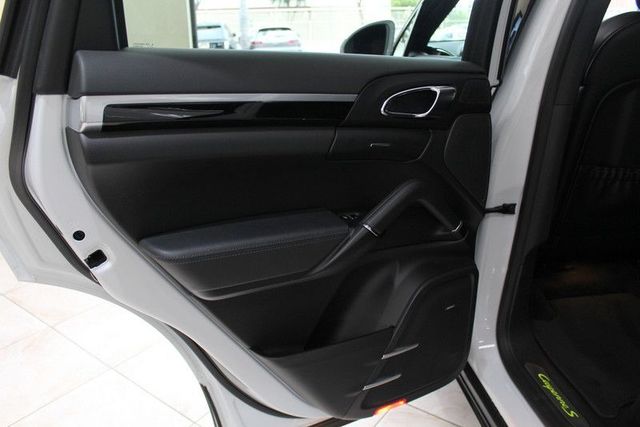 2017 Porsche Cayenne S E-Hybrid Platinum Edition